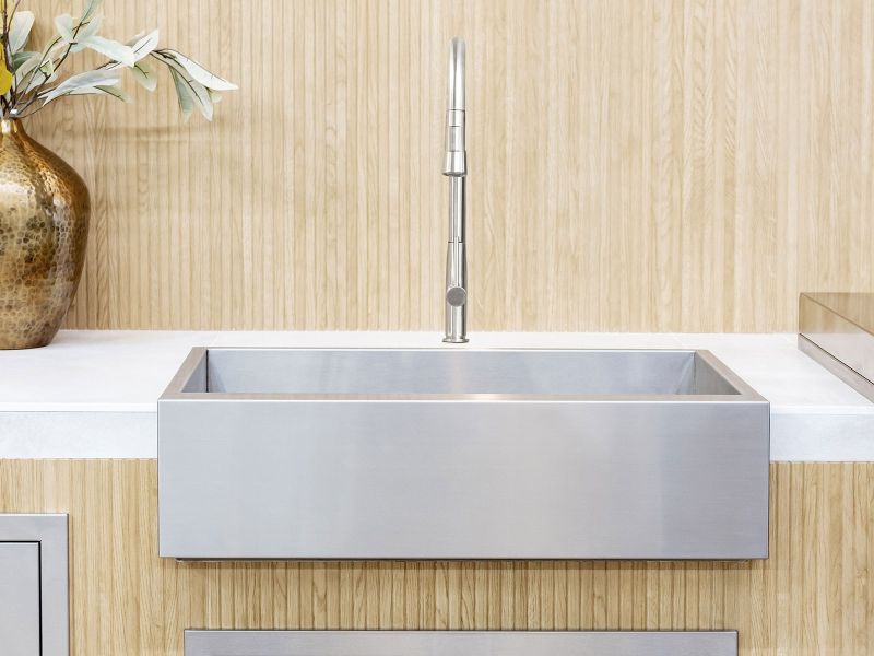 Summerset 32-Inch Outdoor Rated Farmhouse Sink and Faucet Package - SNK-32FH-P